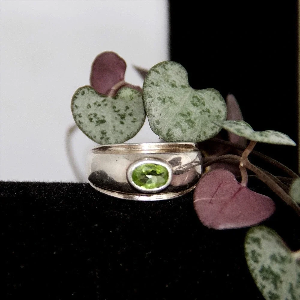 VTG Sterling Silver Peridot Oval Bezel Wide Band Ring Size 8 August Birthstone